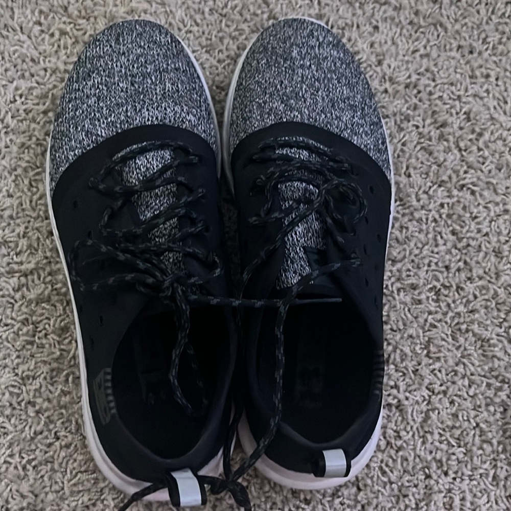 Under armour women’s sneaker